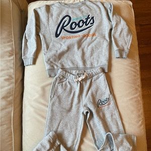 Roots kids light grey crew neck sweatsuit